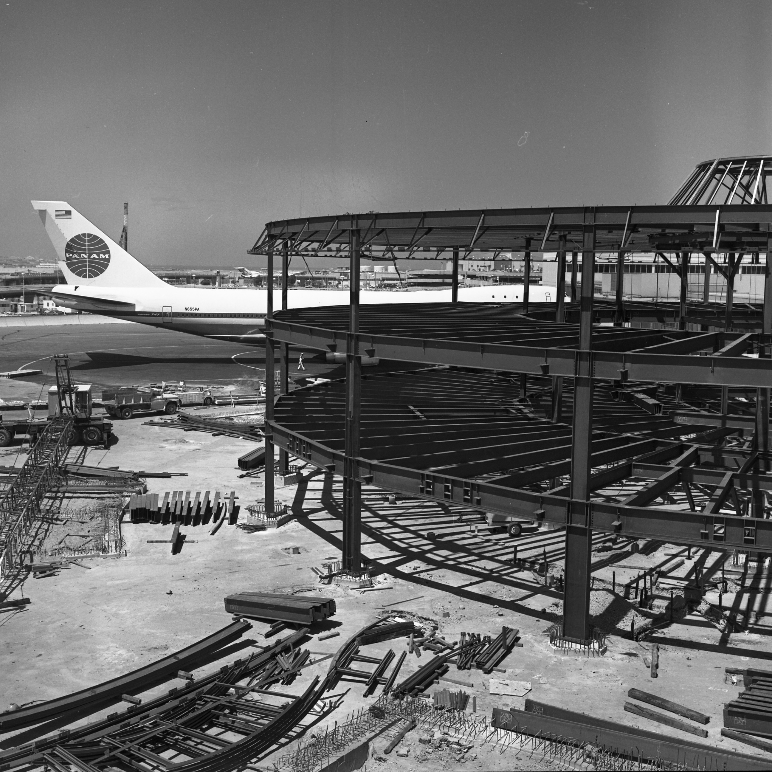 negative: San Francisco International Airport (SFO), South Terminal, Rotunda A construction